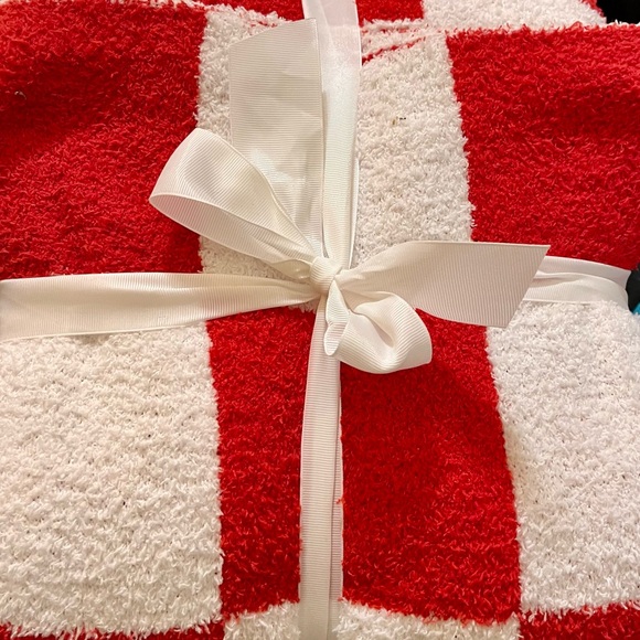 Blanket Red & White Checkerboard Throw
Blanket Cozy Blankets 50” x 60” NEW - Picture 11 of 16
